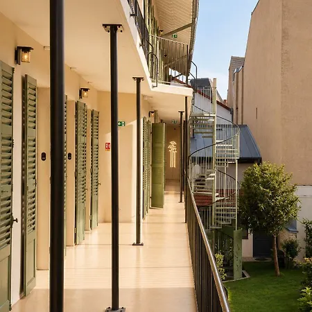 Flore Hotel