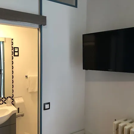 Flore Hotel 3*