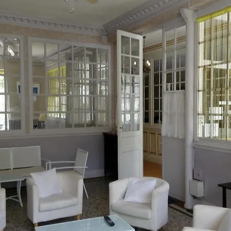 Flore Hotel 3*